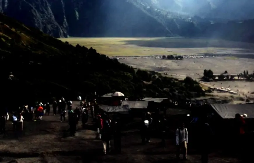 Manfaatkan Libur Iduladha Sebelum Yadnya Kasada, Ribuan Wisatawan Padati Gunung Bromo
