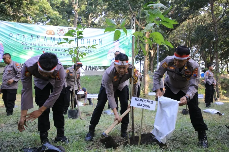 Peringati Hari Bhayangkara ke-78, Polres Madiun Gelar Penanaman Pohon di Waduk Widas