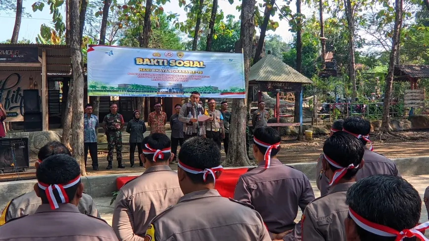 HUT Bhayangkara ke 78, Polres Nganjuk Gandeng TNI Tanam Ribuan Bibit Pohon dan Tebar Benih Ikan