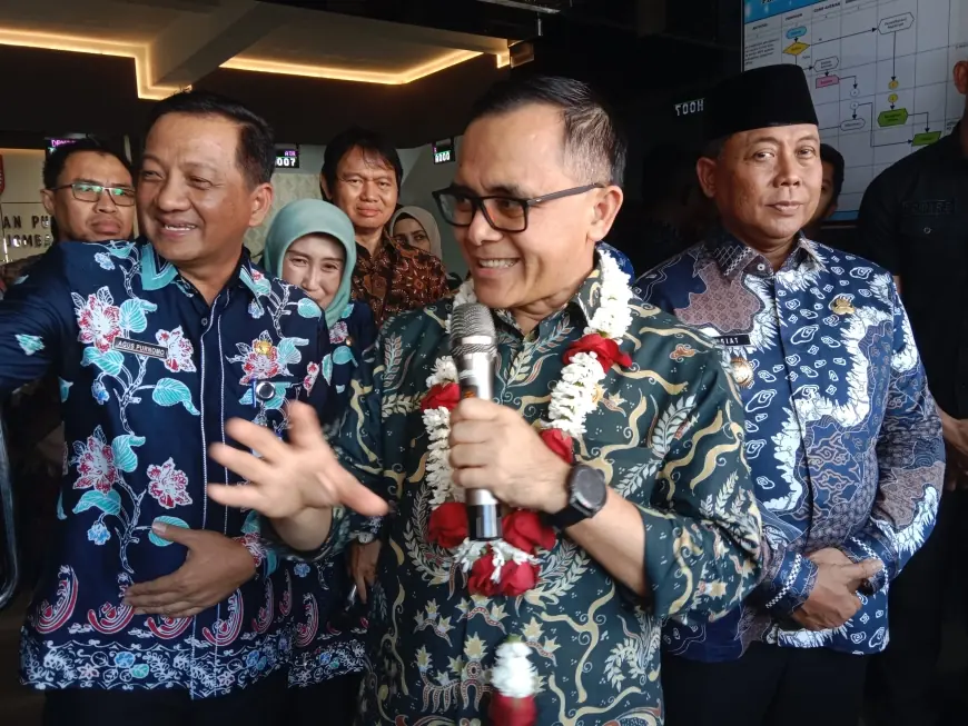 Tinjau Mal Pelayanan Publik Di Jombang, Menteri PANRB Azwar Anas : Ini Paling Mini Saya Lihat