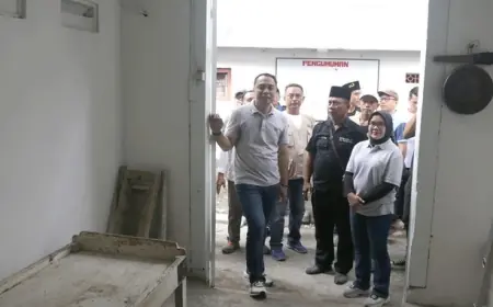 Pemerataan Penerangan, Wali Kota Surabaya Lakukan Sidak Pemasangan 58 Titik PJU