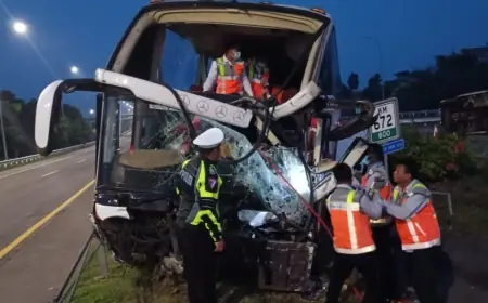Kondektur Bus Harapan Jaya Tewas Usai Lakalantas di Tol Jombang - Mojokerto