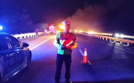 Korsleting Listrik, Bus Gunung Harta Terbakar Hebat di Tol Jombang - Mojokerto