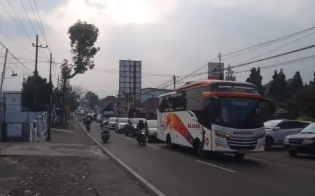 Macet Panjang Jalan Raya Trunojoyo, Warga Sebut Akibat Dari Wana Wisata Santera Pujon