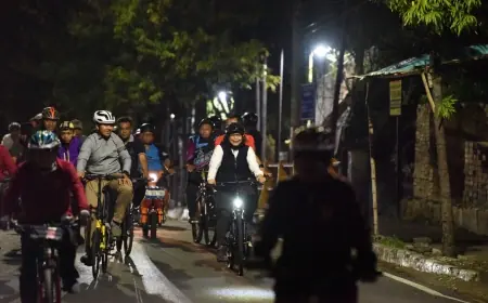 Pj Wali Kota Kediri Gowes Bareng Kapolres dan Masyarakat Pada Kediri Night Ride