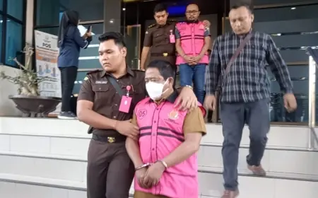 Terjerat Kasus Dugaan Korupsi, Mantan Kadis BSBK Bondowoso Ditahan