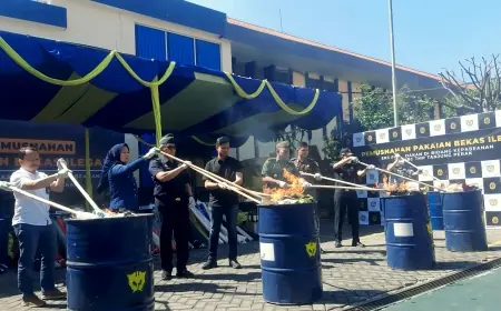 Kanwil Bea Cukai Jawa Timur I Tanjung Perak Lakukan Pemusnahan 4 Ton Impor Ballpress Ilegal