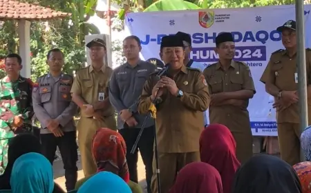 Hari ke 30 J–Bershodaqoh, Bupati Jember Bersama Dinsos Serahkan Bantuan di Kecamatan Wuluhan, 