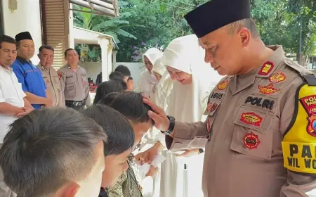 Senyum Ceria Puluhan Anak Yatim Terima Santunan dari Kapolsek Wonorejo