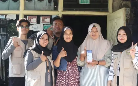 Lewat KKN, Mahasiswa UINSA Kenalkan Akun Shopee pada Pelaku UMKM BUMDes Ranugedang