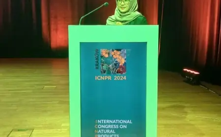 Sri Fatmawati: Dosen Perempuan Indonesia Pertama yang Memenangkan Dr Willmar Schwabe Award