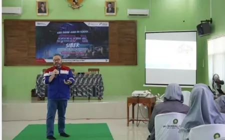 Siswa MAS Manbail Futuh Tuban Belajar Etika Dunia Siber Dari Ahli Asal Rusia