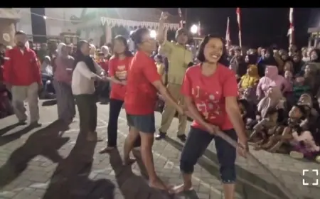Ikut Serta Lestarikan Permainan Tradisional, Mahasiswa KKN UIN KHAS Jember Adu Kekuatan 