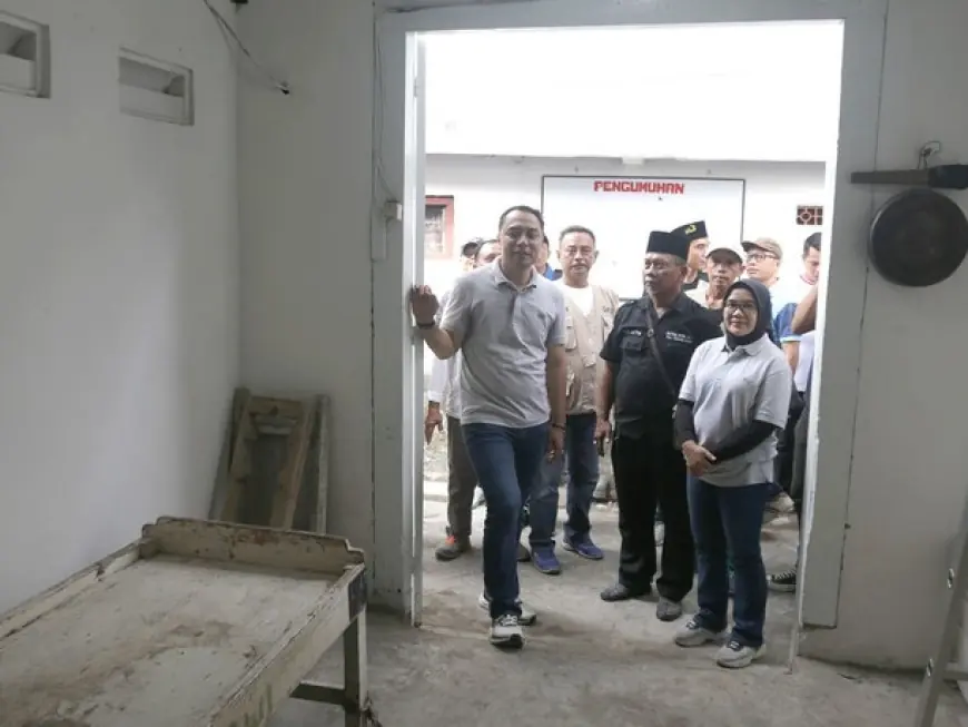Pemerataan Penerangan, Wali Kota Surabaya Lakukan Sidak Pemasangan 58 Titik PJU