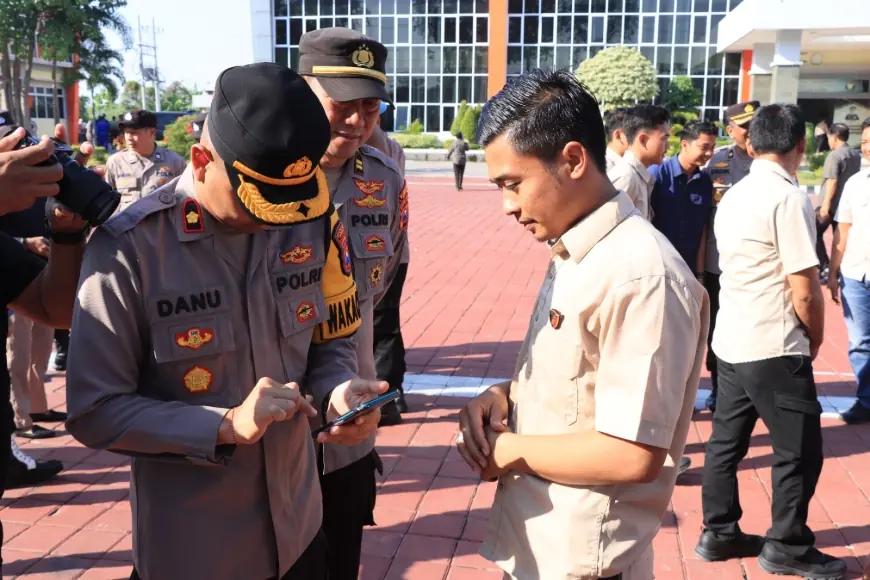 Cegah Judi Online, Ponsel Polisi Gresik Diperiksa