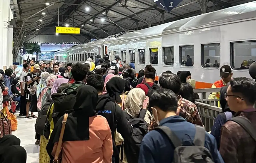 KAI Commuter Line Catat Kenaikan 15 Persen Pengguna di Semester I 2024