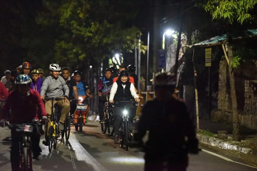 Pj Wali Kota Kediri Gowes Bareng Kapolres dan Masyarakat Pada Kediri Night Ride