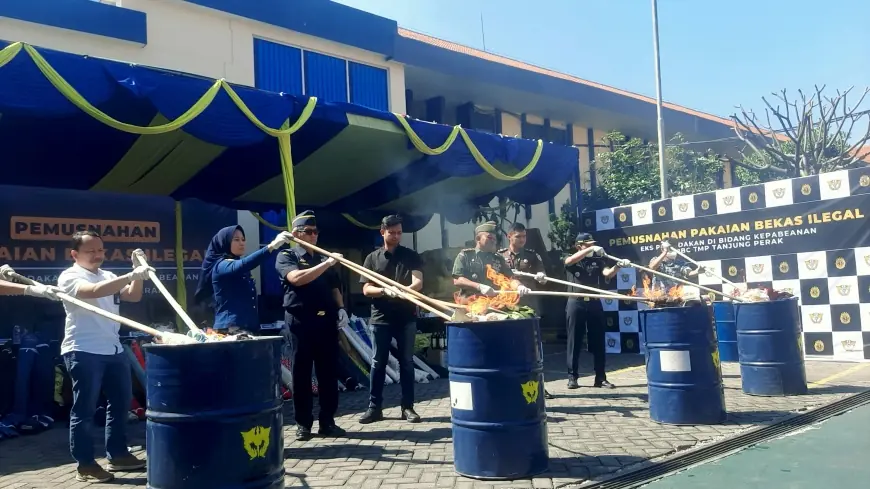 Kanwil Bea Cukai Jawa Timur I Tanjung Perak Lakukan Pemusnahan 4 Ton Impor Ballpress Ilegal