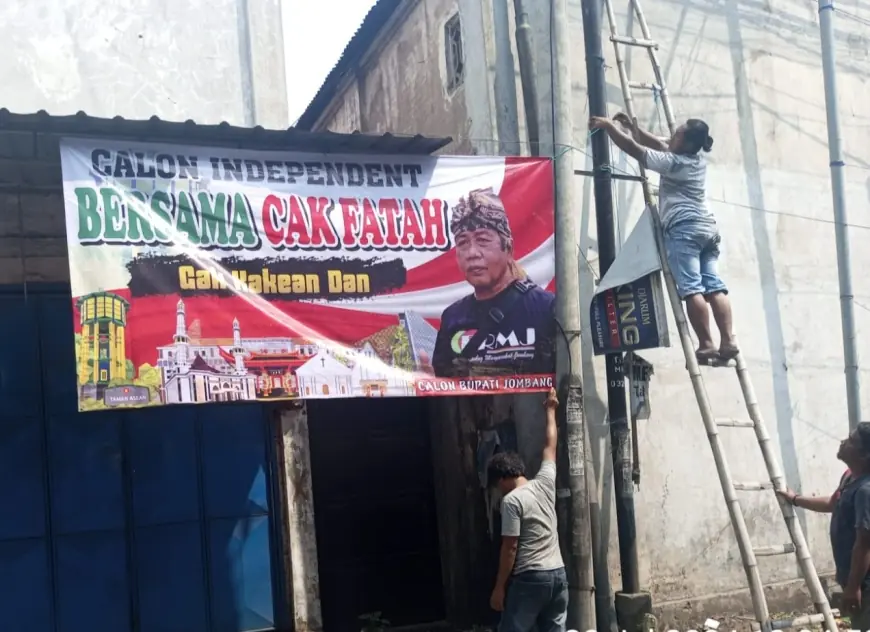 Beredar Banner Dukungan Pengurus PKL Maju Calon Independen Bupati Jombang