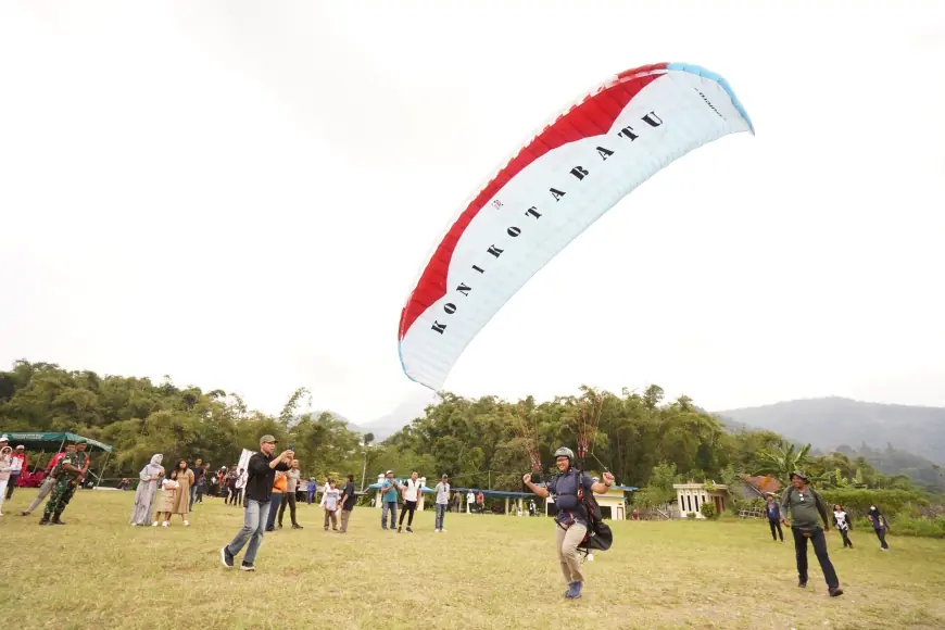 Kemenangan Gemilang Atlet Kota Batu dalam Kejuaraan Paralayang Liga Jatim Seri 1