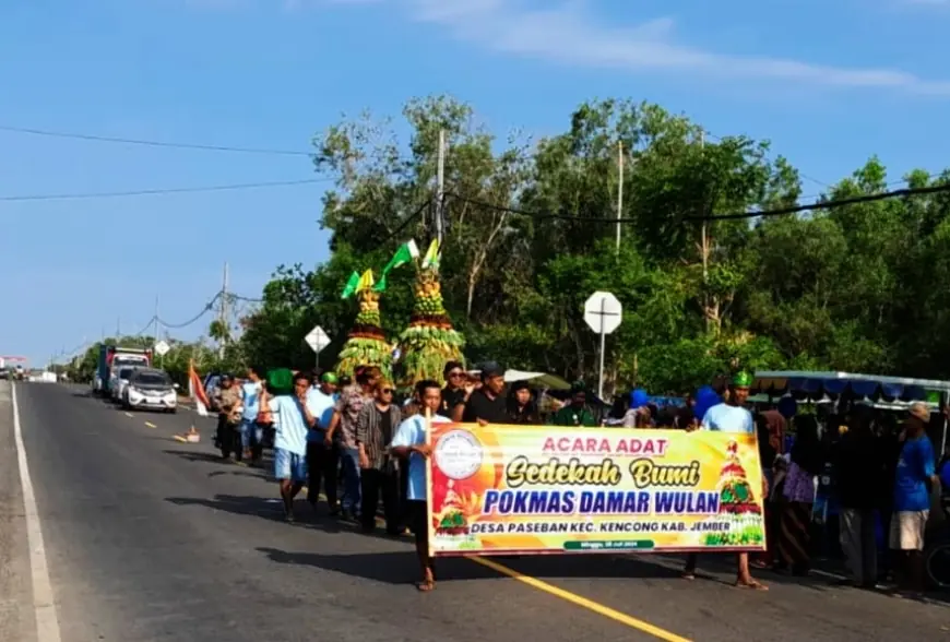 Ngalap Berkah, 2 Gunungan Sedekah Bumi Warga Paseban Jadi Rebutan