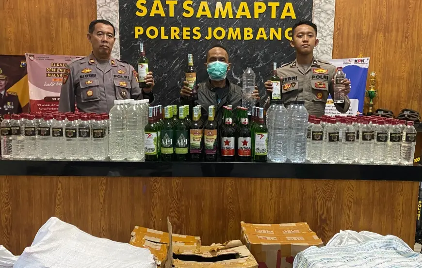 Polres Jombang Gerebek Penjual Miras Di Ploso