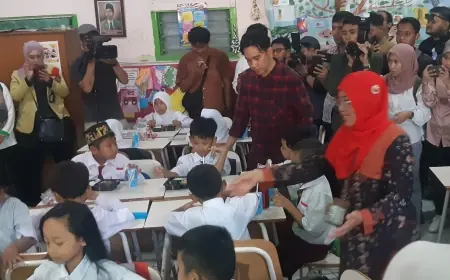 Wapres Terpilih Gibran Uji Coba Program Makan Siang Gratis di Surabaya
