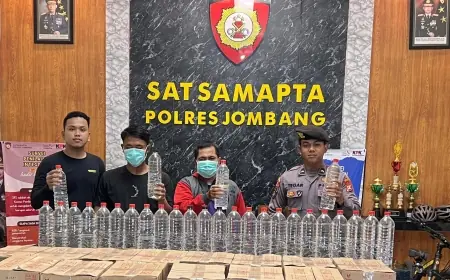 Polisi Gagalkan Pengiriman Ratusan Botol Miras Dari Purwokerto Di Tol Jombang - Mojokerto