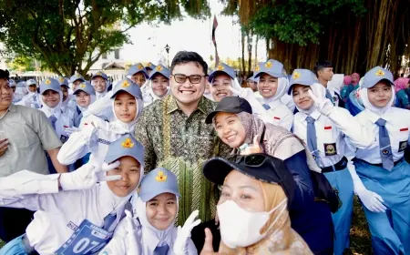 Mas Dhito Sapa Ribuan Peserta Gerak Jalan