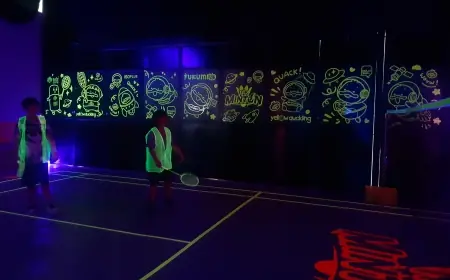 Glow in the Duck: ITIKMINTON Sajikan Lapangan Bulutangkis Menyala dalam Gelap Pertama di Indonesia