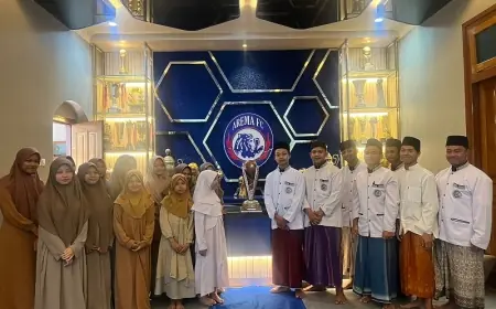 Manajemen Arema FC Warnai Hari Istimewanya dengan Giat Sosial