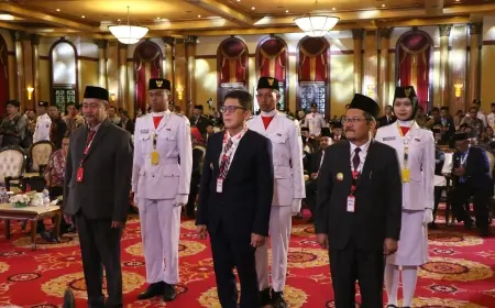 PJ Bupati Bojonegoro Terima Duplikat Bendera Pusaka Jelang Peringatan HUT RI Ke 79