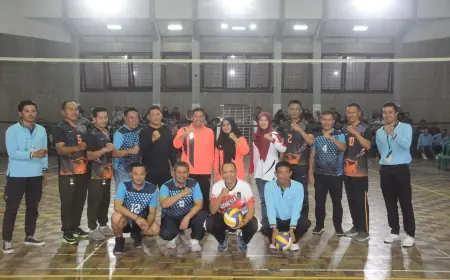 Dinas BSBK Gelar Pertandingan Voli Campuran di Bondowoso, Ini Juaranya