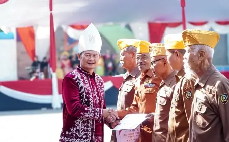 HUT ke 79 RI, Bupati Lamongan Beri Piagam Penghargaan Kepada 69 Desa Mandiri