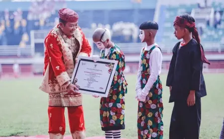 Kenakan Pakaian Adat Sumatera Barat, Bupati Jember Pimpin Upacara Pengibaran Bendera