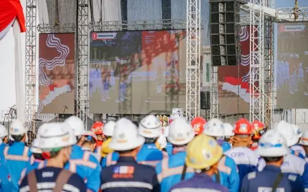Kibarkan Bendera 2.000 Meter, Freeport Pecahkan Rekor MURI di Momen Kemerdekaan