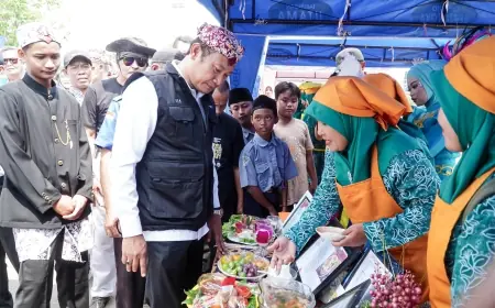 Warga Pesisir Laut Utara  Lamongan Gelar  Festival Gandrung Rajungan