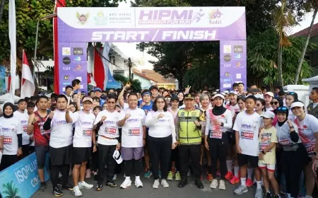 Pj Wali Kota Kediri Berangkatkan HIPMI Merdeka Fun Run
