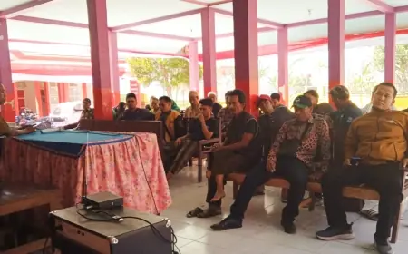 Warga Desa Mrawan Jember Geruduk Kantor Desa; Kenapa?  
