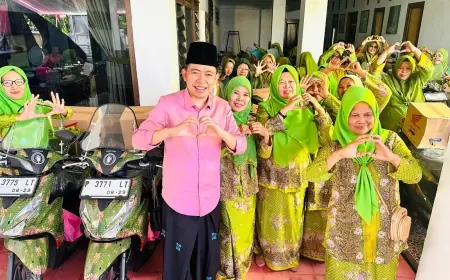Semua Karena Cinta, Gus Fawait Serahkan 74 Kendaraan Operasional Bagi Muslimat