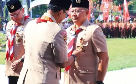 Jadi Panutan, Aries Agung Paewai Terima Penghargaan Lencana Darma Bakti dari Ka Kwarnas dan Pecahkan 3 Rekor MURI