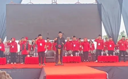 Deklarasi PDIP Usung Hendy-Firjaun Pada Pilkada Jember di Hadapan Ribuan Massa