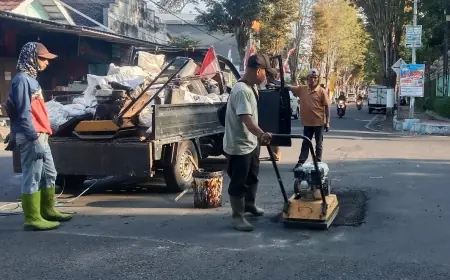 Dinas BSBK Perbaiki Jalan Berlubang di Wilayah Perkotaan Bondowoso