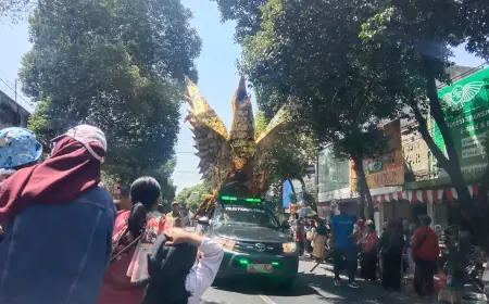 Akhir Pekan, Parade Mobil Hias Hibur Masyarakat Jombang