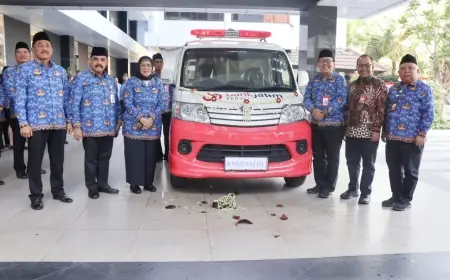 Bank Jatim Serahkan CSR Bantuan Satu Unit Mobil Ambulance Kesehatan ke BKD Jawa Timur