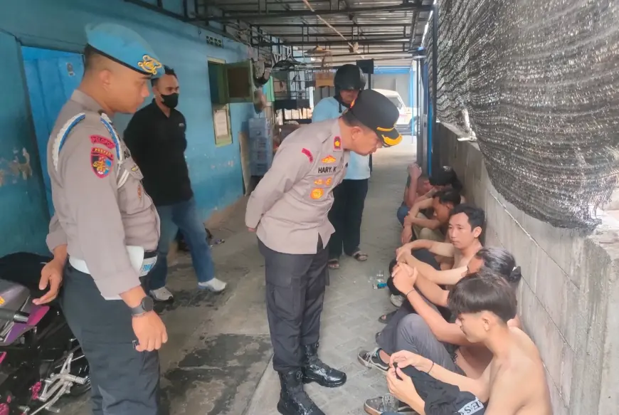 Polres Jombang 'Gasak' Penjual Miras, Empat Orang Berikut Ratusan Botol Diamankan