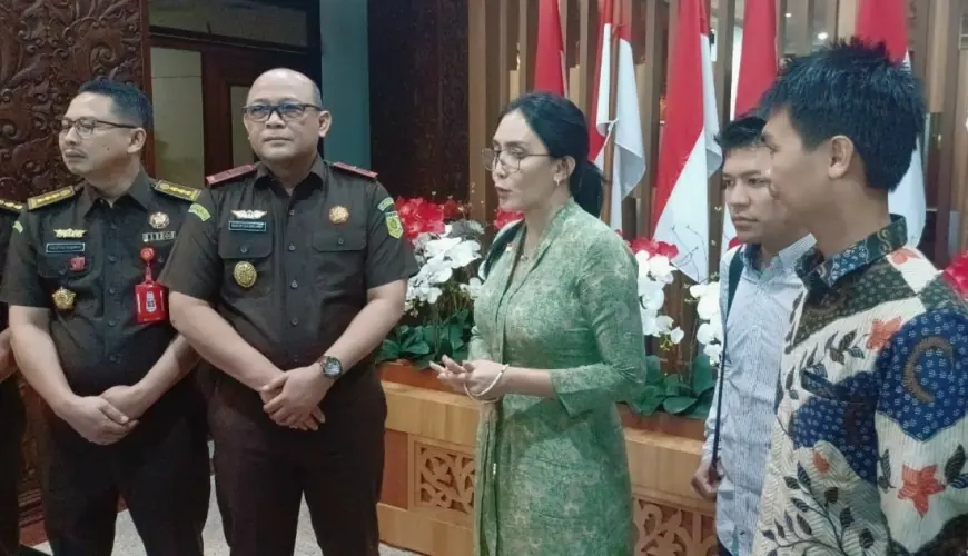 Vonis Bebas Ronald Tannur, Rieke Dyah Pitaloka Datangi Kejati Jatim Kawal Justice for Dini Sera Afriyanti