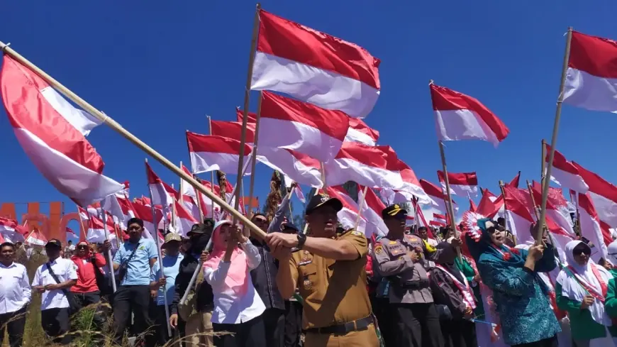 Ribuan Bendera Merah Putih Warnai Objek Wisata Kawah Wurung Bondowoso