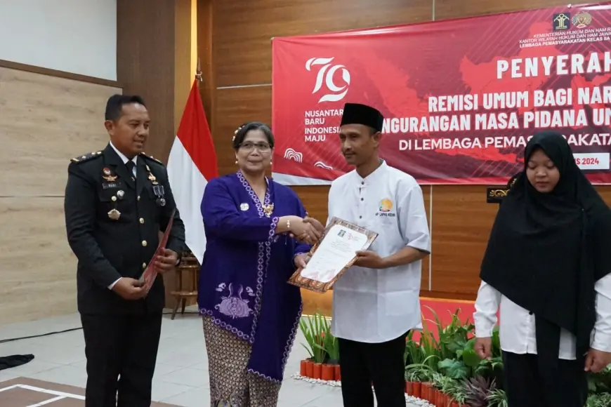 Pj Wali Kota Kediri Serahkan Remisi Umum di Lapas Kelas IIA Kediri