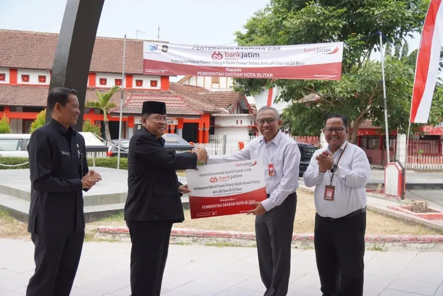 Replika Pesawat Terbang dan Pedestal Museum PETA CSR Bank Jatim Tambah Daya Tarik Wisata Kota Blitar